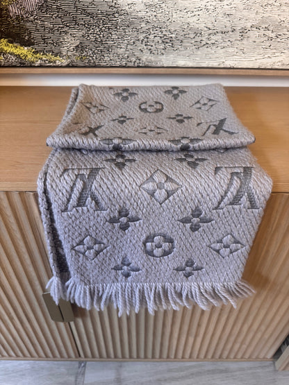 pre owned Louis Vuitton Grey Monogram Wool Silk Scarf